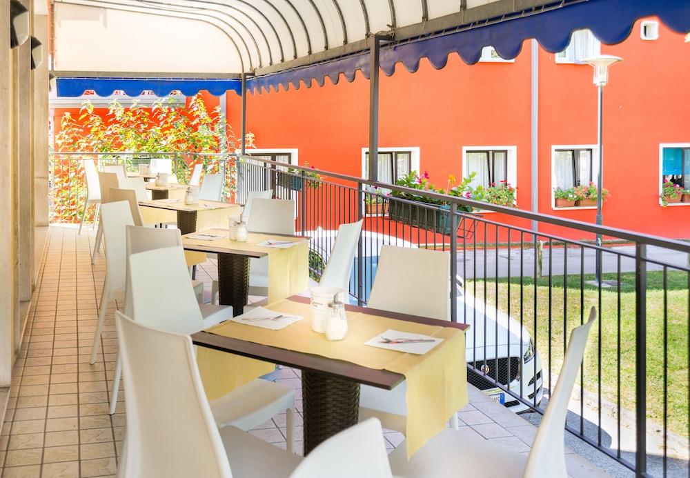 לידו די ג'סולו Hotel Azzorre מראה חיצוני תמונה