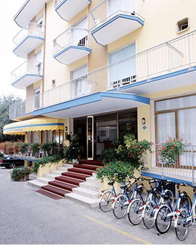 לידו די ג'סולו Hotel Azzorre מראה חיצוני תמונה