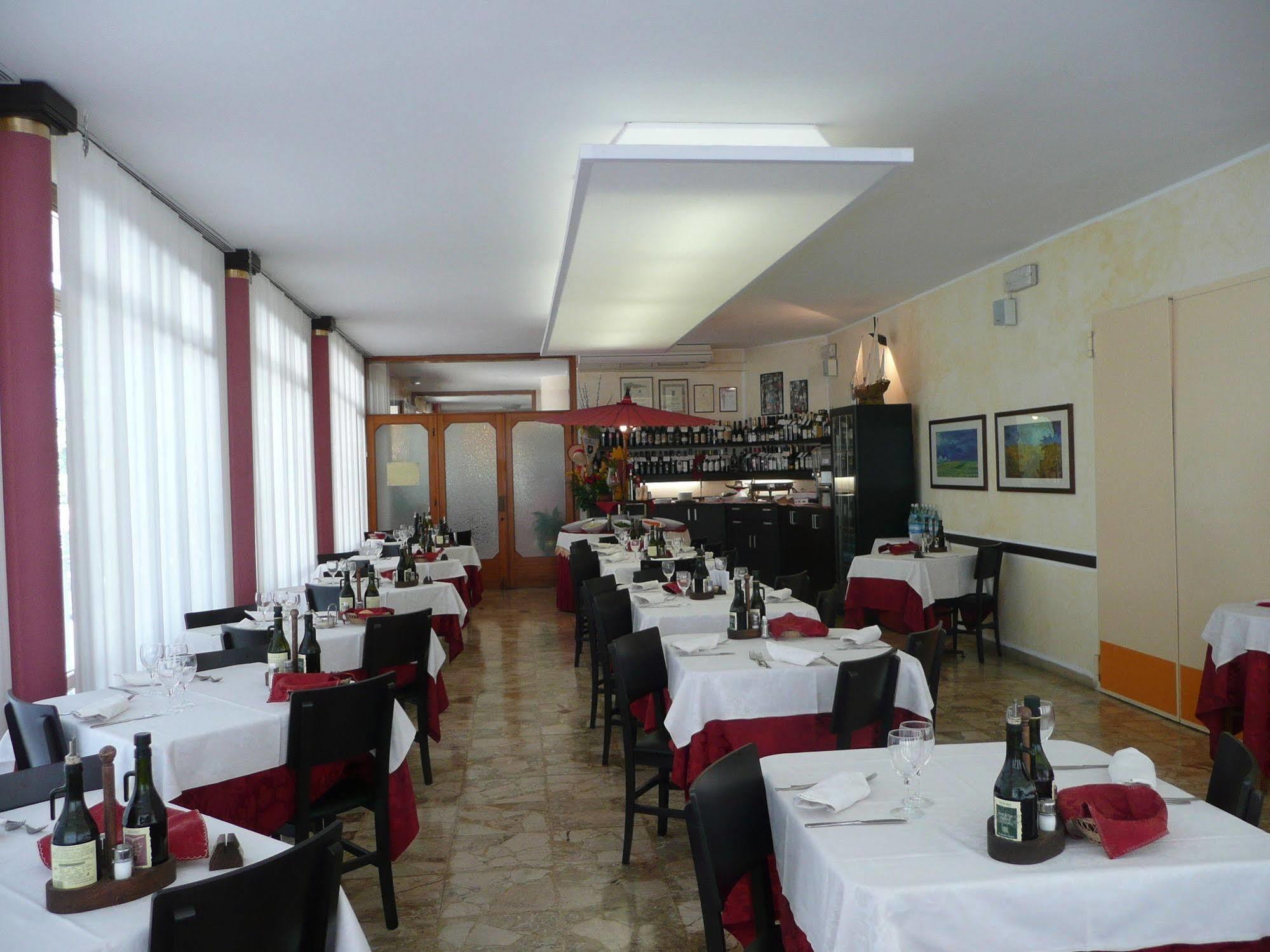 לידו די ג'סולו Hotel Azzorre מראה חיצוני תמונה