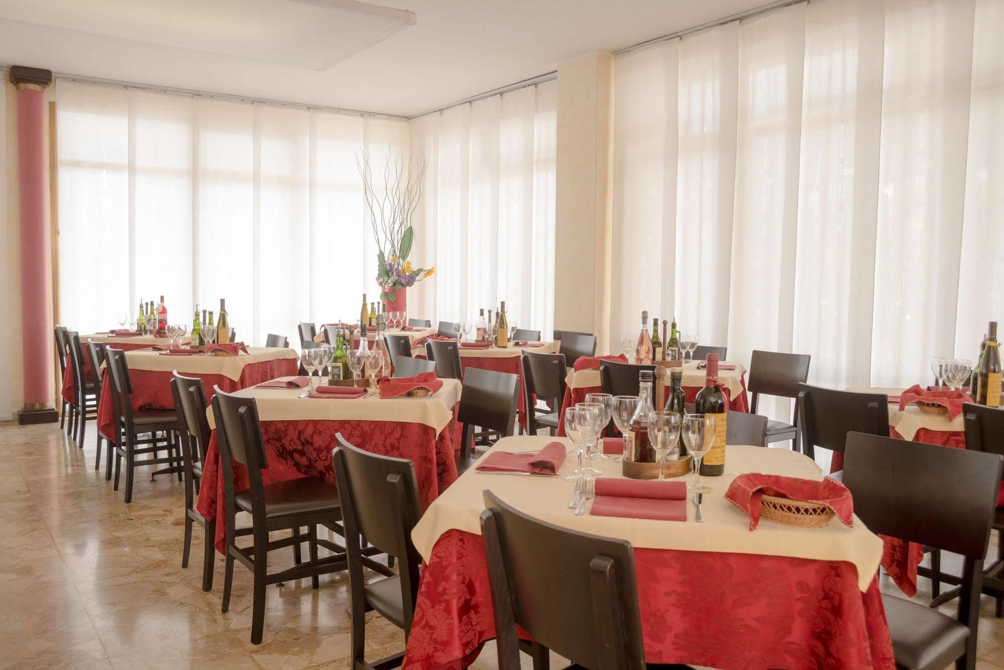 לידו די ג'סולו Hotel Azzorre מראה חיצוני תמונה