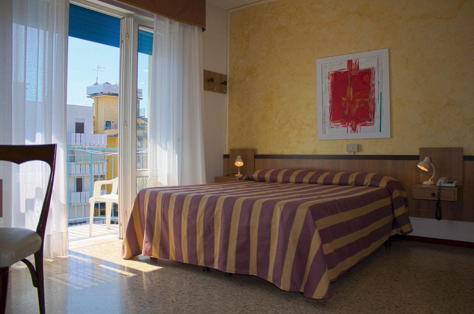 לידו די ג'סולו Hotel Azzorre מראה חיצוני תמונה